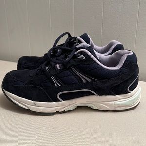 Vionic Walker Suede Sneaker